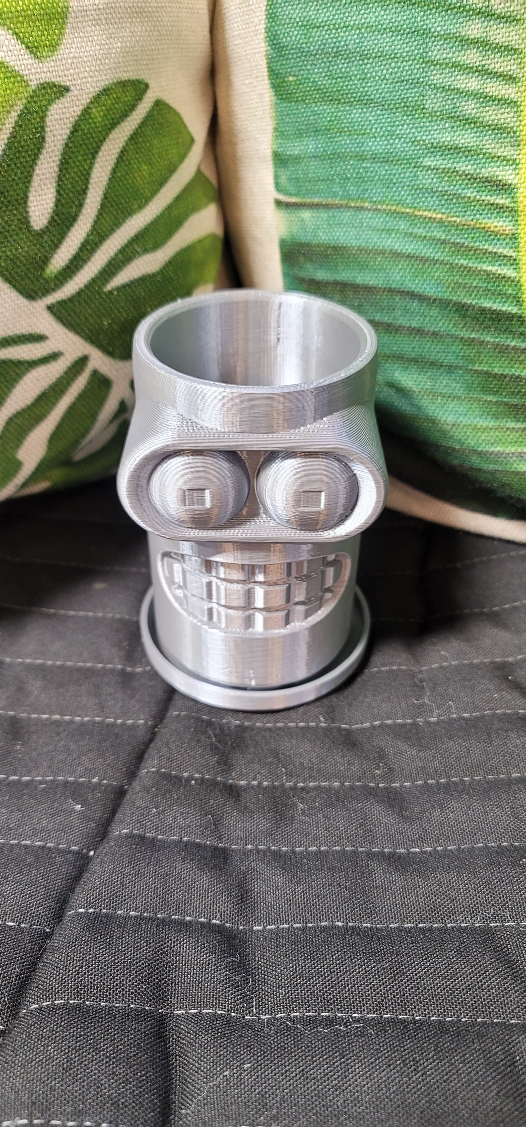 Bender planter pot